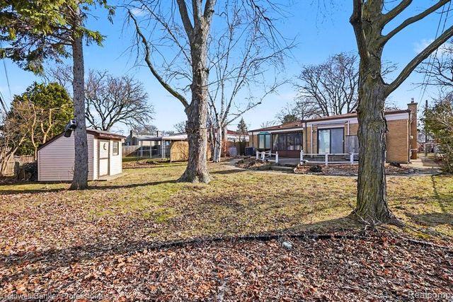 30205 Boewe Drive, Warren, MI 48092