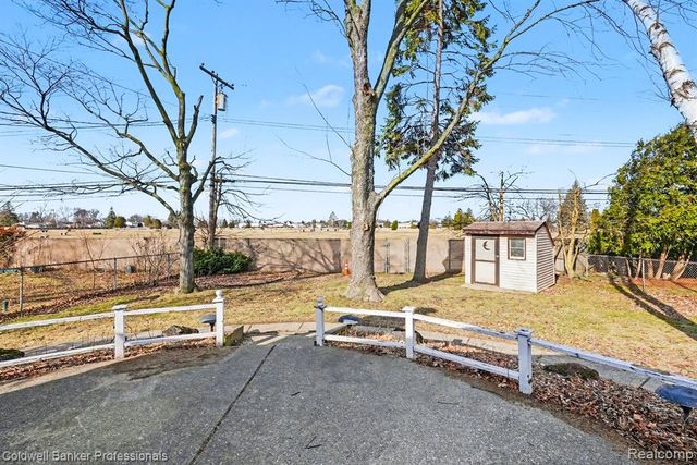 30205 Boewe Drive, Warren, MI 48092