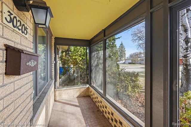 30205 Boewe Drive, Warren, MI 48092