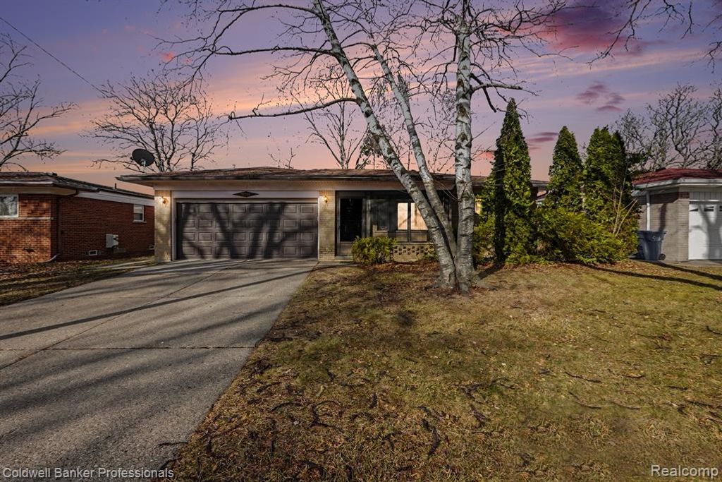 30205 Boewe Drive, Warren, MI 48092