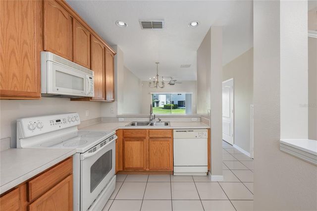 9441 FLOWERING COTTONWOOD ROAD 41, Orlando, FL 32832