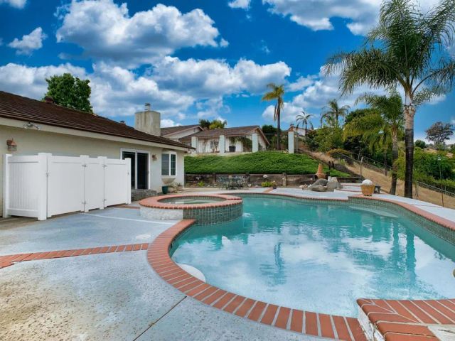 12532 Ridgeton Dr, Lakeside, CA 92040