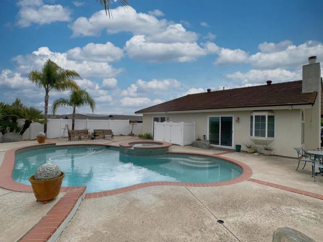12532 Ridgeton Dr, Lakeside, CA 92040