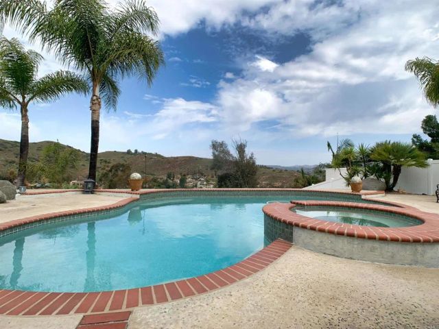 12532 Ridgeton Dr, Lakeside, CA 92040