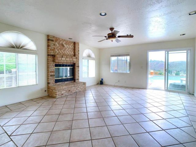 12532 Ridgeton Dr, Lakeside, CA 92040