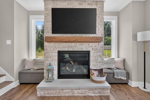 7895 Oak Grove Road, Howell, MI 48855