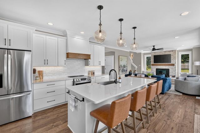 7895 Oak Grove Road, Howell, MI 48855