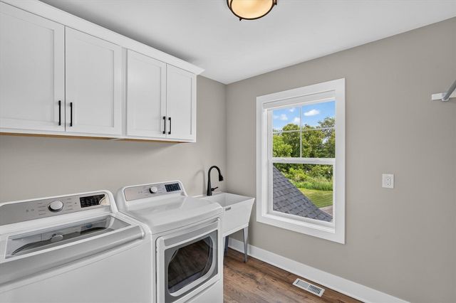 7895 Oak Grove Road, Howell, MI 48855