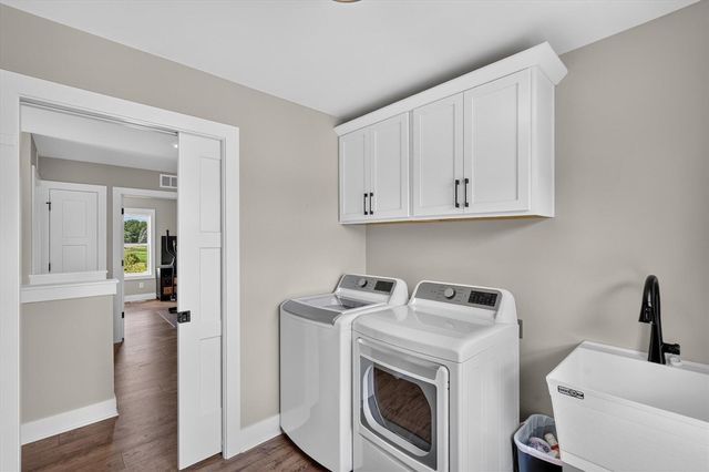 7895 Oak Grove Road, Howell, MI 48855