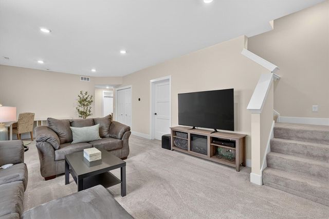 7895 Oak Grove Road, Howell, MI 48855