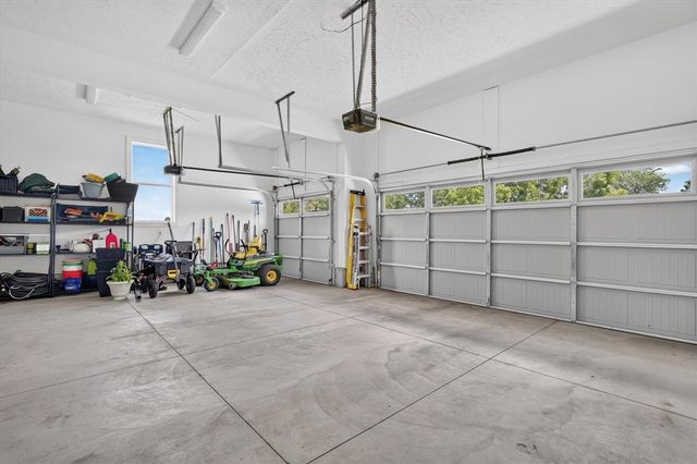 7895 Oak Grove Road, Howell, MI 48855