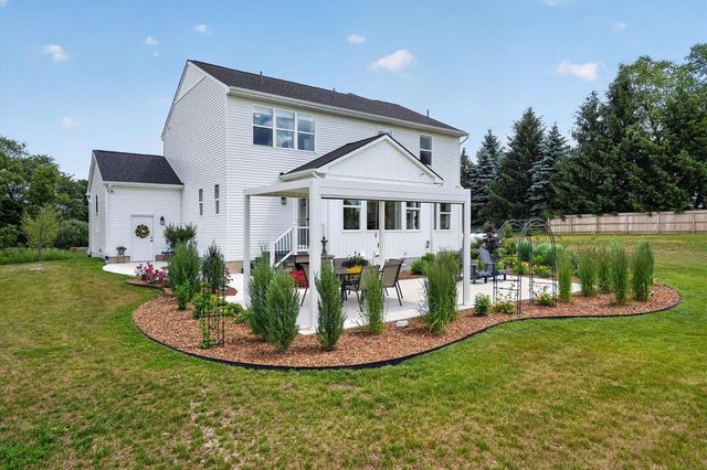 7895 Oak Grove Road, Howell, MI 48855