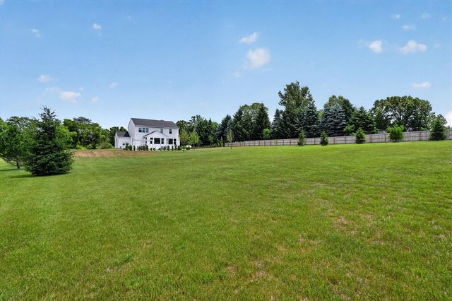 7895 Oak Grove Road, Howell, MI 48855