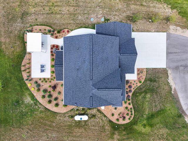 7895 Oak Grove Road, Howell, MI 48855