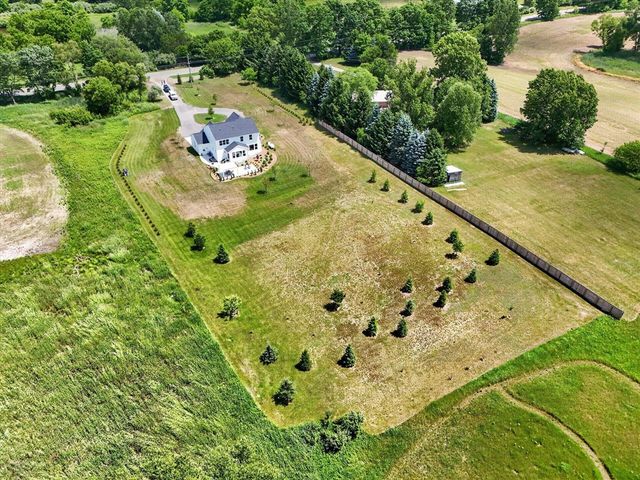 7895 Oak Grove Road, Howell, MI 48855