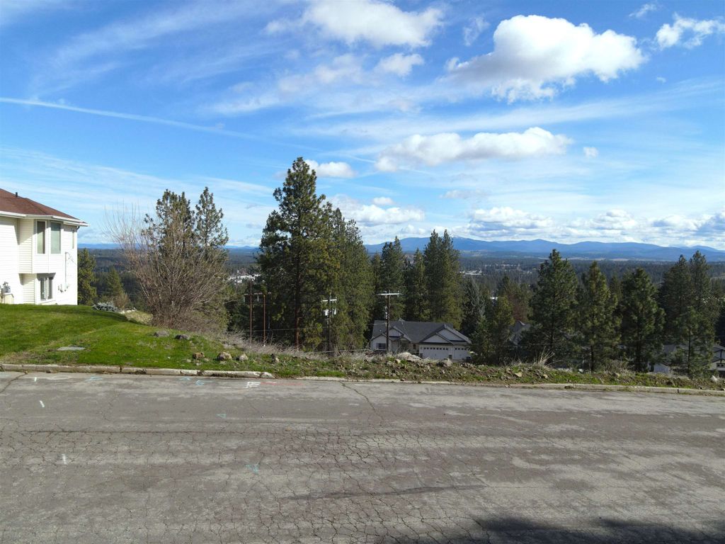 1420 W Toni Rae Dr, Spokane, WA 99218 photo 2