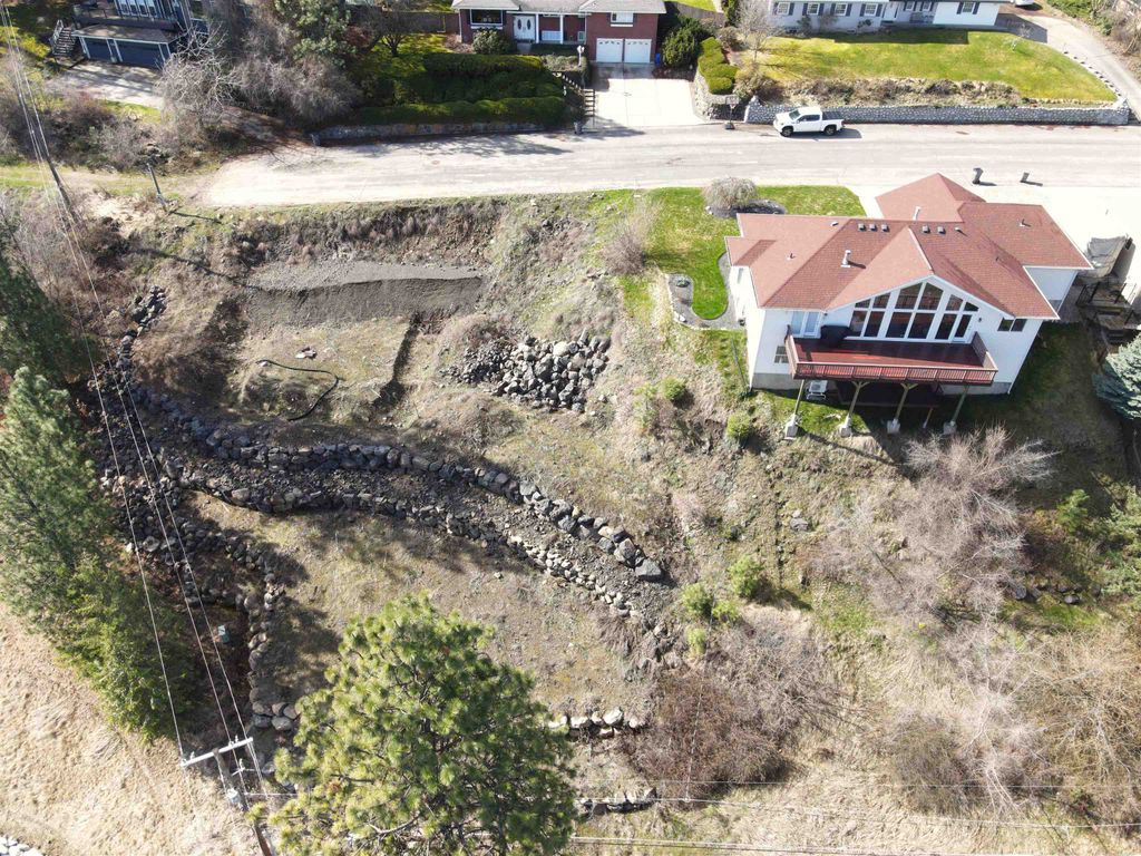 1420 W Toni Rae Dr, Spokane, WA 99218 photo 5