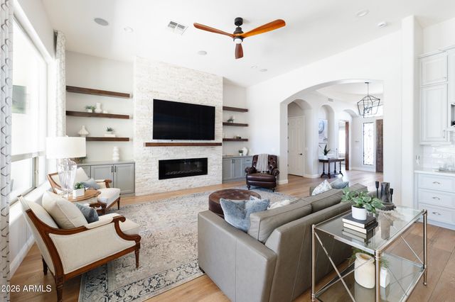 1670 W GRAND CANYON Drive, Chandler, AZ 85248
