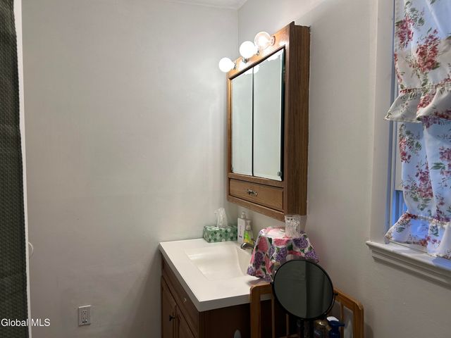 2312 Dean Street, Niskayuna, NY 12309