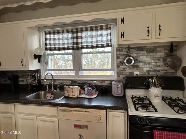 2312 Dean Street, Niskayuna, NY 12309