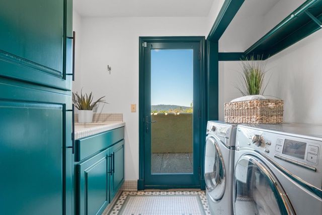 17 Kite Hill Road, Santa Cruz, CA 95060