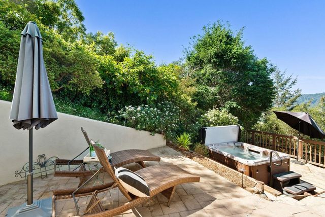 17 Kite Hill Road, Santa Cruz, CA 95060