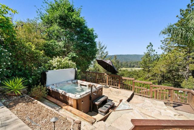 17 Kite Hill Road, Santa Cruz, CA 95060
