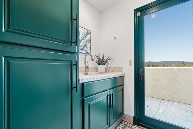 17 Kite Hill Road, Santa Cruz, CA 95060