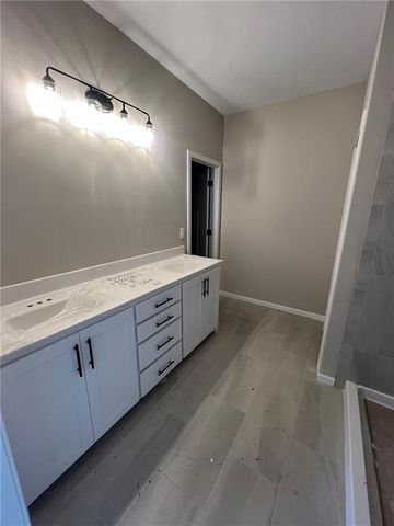 1600 Cottonwood Creek Avenue 1, Kearney, MO 64060