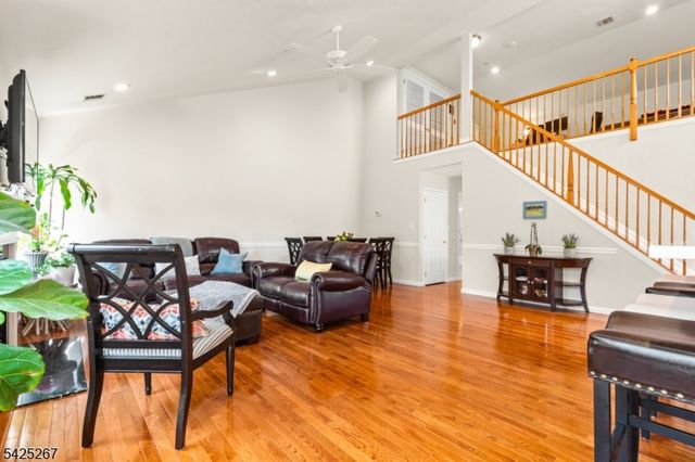 569 Coventry Dr 569, Nutley Twp., NJ 07110