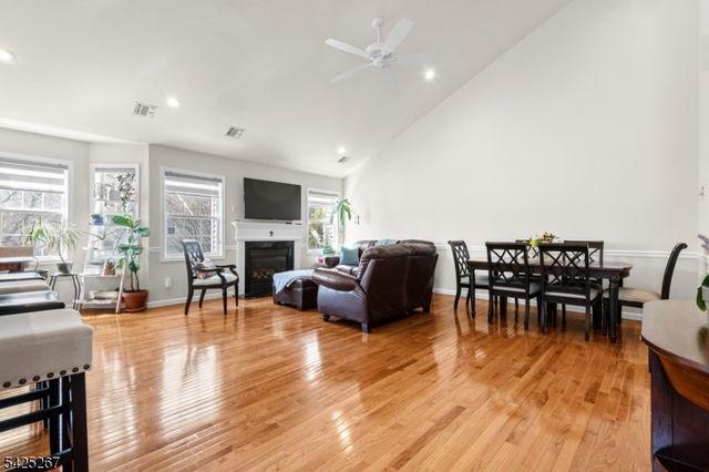 569 Coventry Dr 569, Nutley Twp., NJ 07110