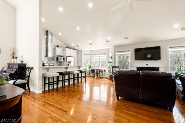 569 Coventry Dr 569, Nutley Twp., NJ 07110