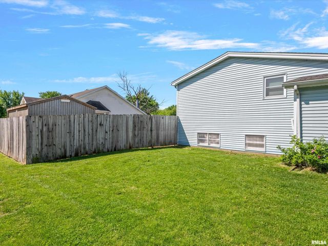 2712 Mead Drive, Springfield, IL 62707