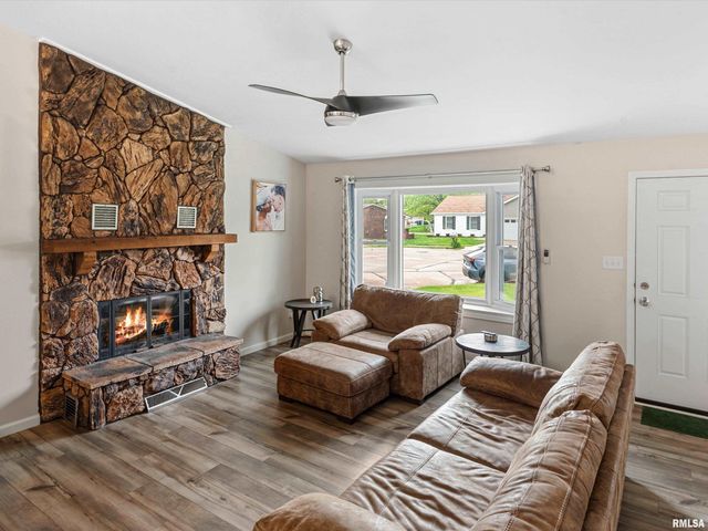 2712 Mead Drive, Springfield, IL 62707