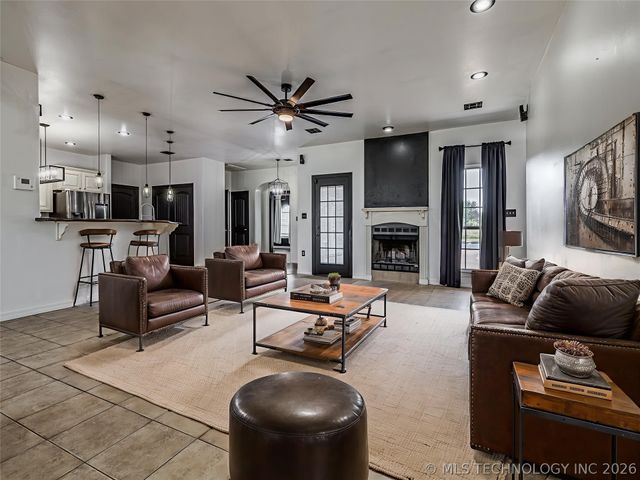 420 NW 5th, Pryor, OK 74361