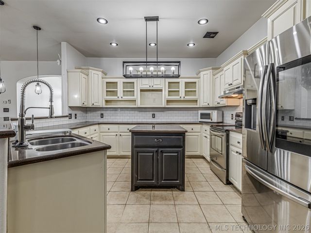 420 NW 5th, Pryor, OK 74361