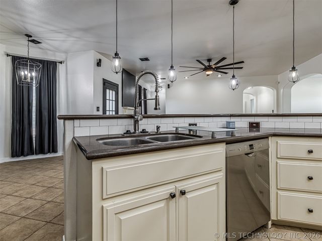 420 NW 5th, Pryor, OK 74361