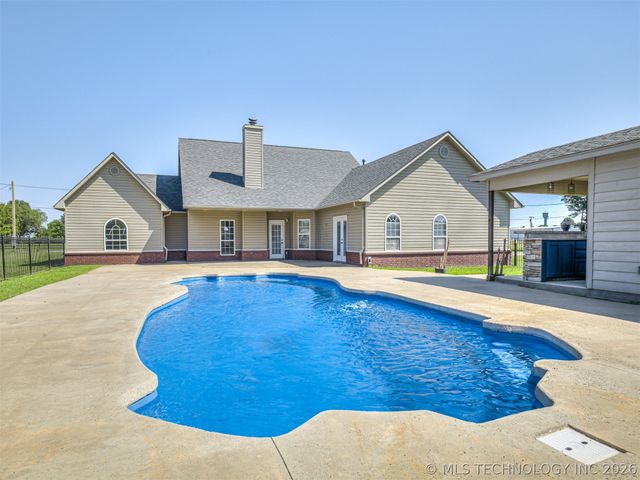 420 NW 5th, Pryor, OK 74361
