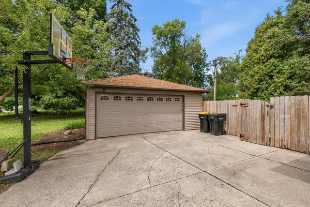 8025 N 66th STREET, Brown Deer, WI 53223