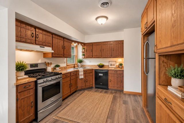 8025 N 66th STREET, Brown Deer, WI 53223