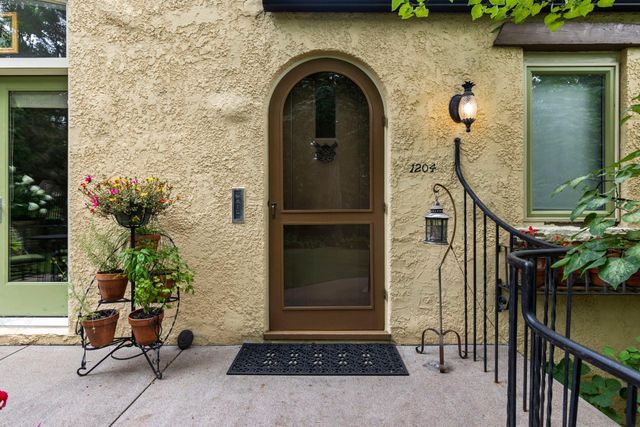 1204 Cedar Lake Road S, Minneapolis, MN 55416