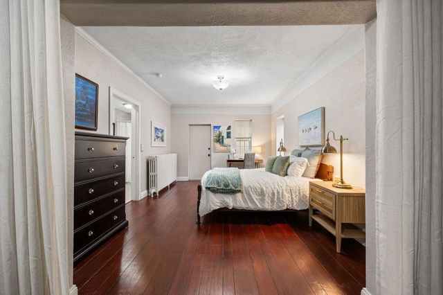 1204 Cedar Lake Road S, Minneapolis, MN 55416