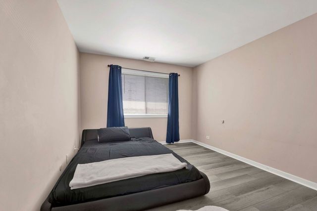 725 W Huntington Commons Road 416, Mount Prospect, IL 60056