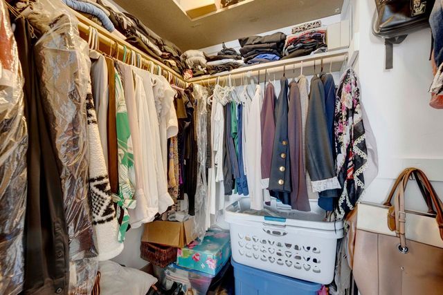 725 W Huntington Commons Road 416, Mount Prospect, IL 60056