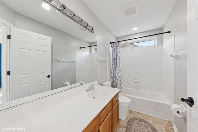 2239 N Aster Place, Round Lake Beach, IL 60073