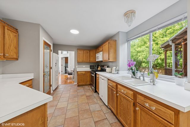 2239 N Aster Place, Round Lake Beach, IL 60073