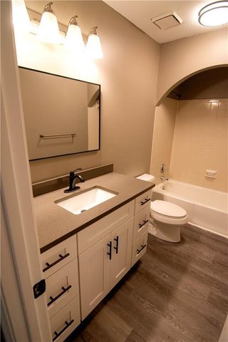 209 Williamsburg Drive, Blue Springs, MO 64014