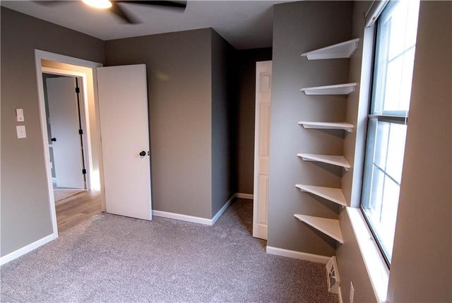 209 Williamsburg Drive, Blue Springs, MO 64014