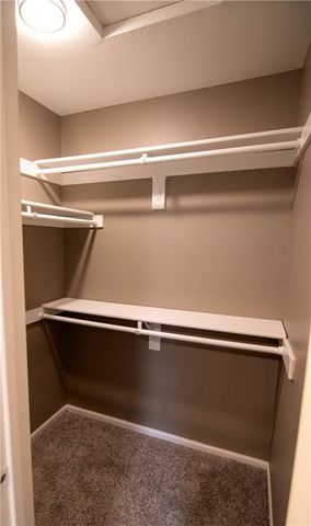 209 Williamsburg Drive, Blue Springs, MO 64014