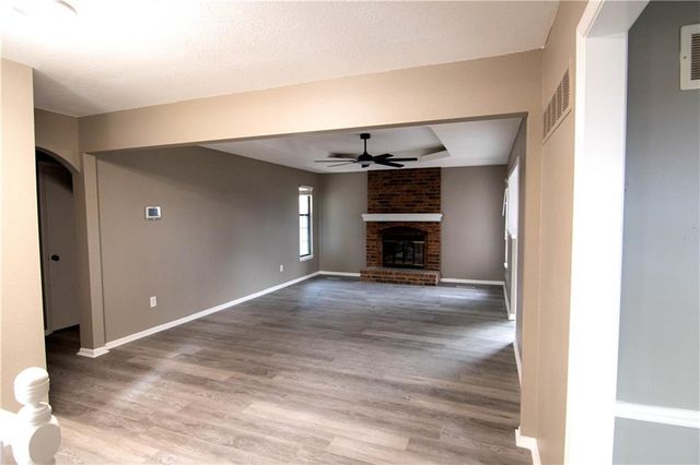 209 Williamsburg Drive, Blue Springs, MO 64014